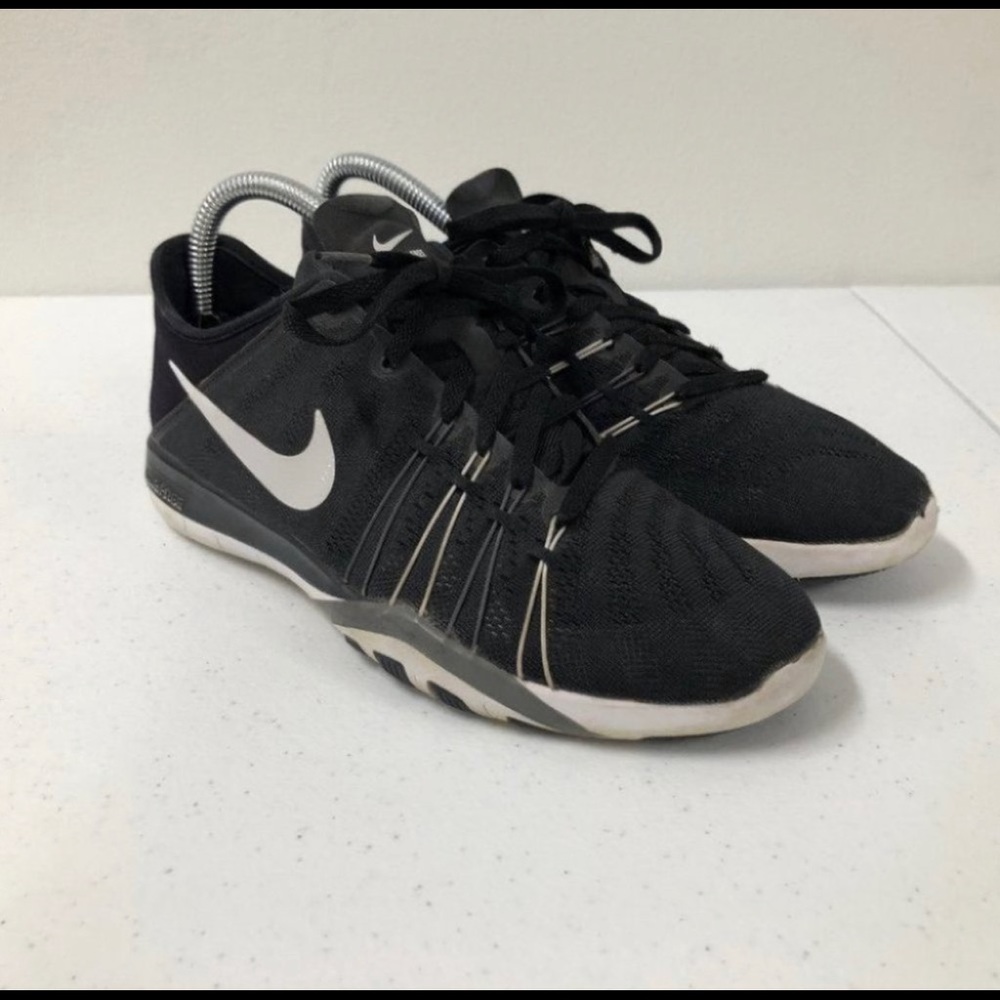Nike size 7.5 T6 Runner